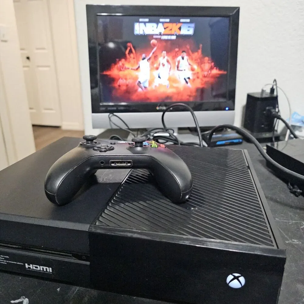 Microsoft Xbox One Console Black [Upgraded] 1TB HDD 1540 w/ Controller & Game